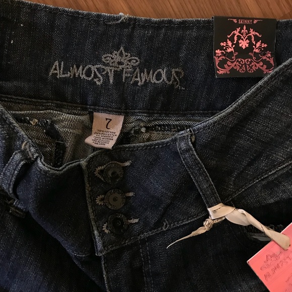 👑 NEW ALMOST FAMOUS DARK ANKLE ZIP JEANS SIZE 7 - Picture 3 of 5